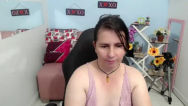 Snapshot of victoria_jones chatting on October 2025 02:26:02 PM victoria jones online show from October 2025 02:26:02 PM