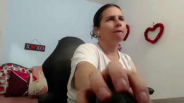 victoria jones online show from October 2025 02:43:02 PM