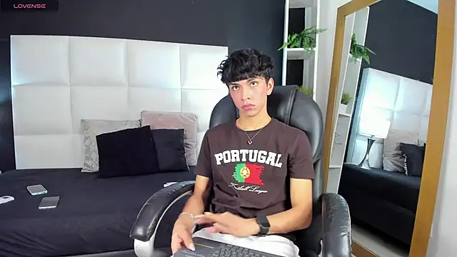 Santy carrington online show from December 2024 08:37:02 PM