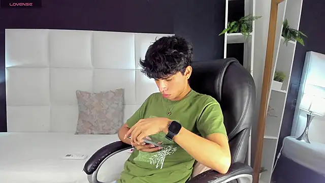 Santy carrington online show from December 2024 11:46:02 PM