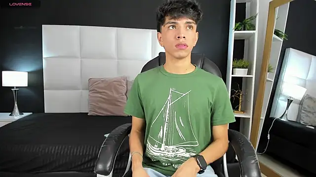 Santy carrington online show from December 2024 05:54:02 PM