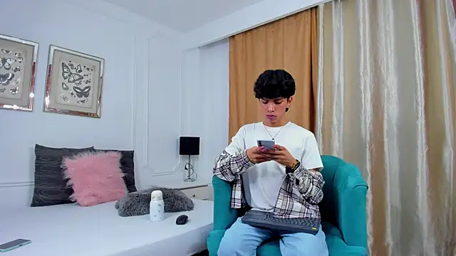 Santy carrington online show from February 2025 07:52:02 PM