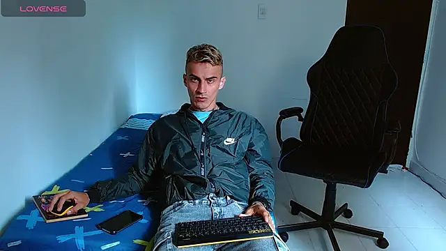 bray hotboy777 online show from October 2025 03:32:01 PM