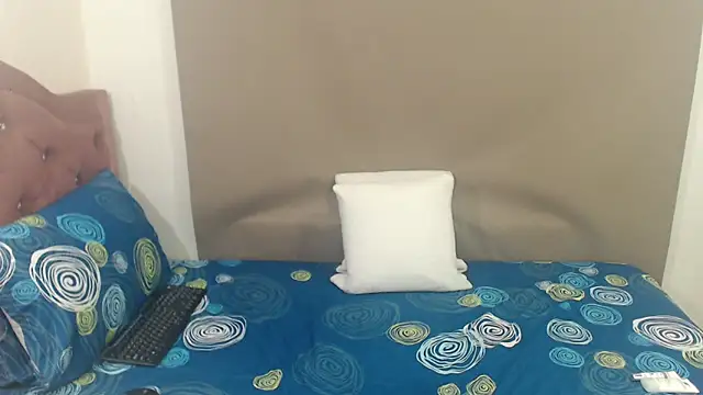 Snapshot of kimberlyjamexxx chatting on February 2026 04:23:02 AM kimberlyjamexxx online show from February 2026 04:23:02 AM