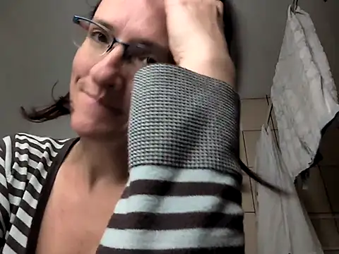 Snapshot of Milky_hairy_mommy chatting on September 2025 06:53:01 PM Milky hairy mommy online show from September 2025 06:53:01 PM