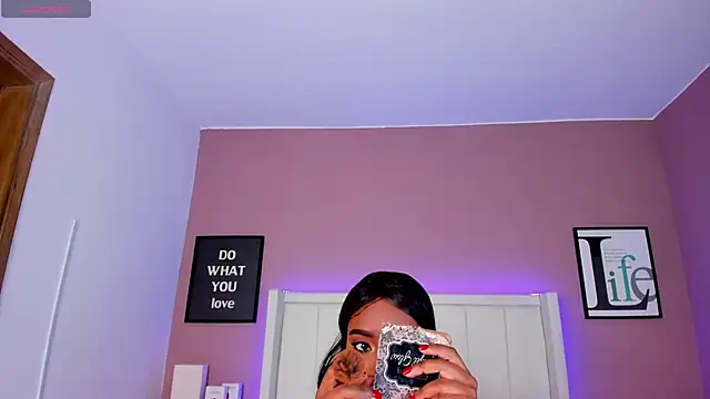 Britanymooree online show from November 2025 07:25:02 PM