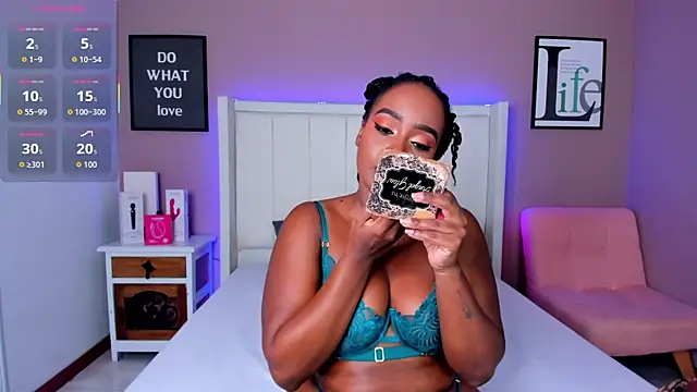 Britanymooree online show from December 2025 08:04:01 PM