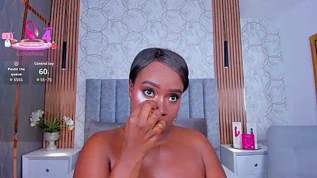 Britanymooree online show from February 2026 07:30:02 PM