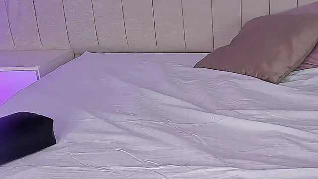 Littleolivia  online show from February 2025 12:43:02 PM