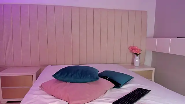 Littleolivia  online show from March 2026 02:23:02 PM