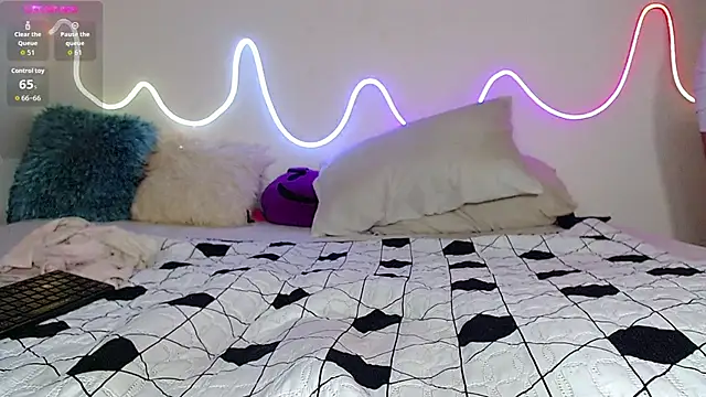 Snapshot of bobsexy08 chatting on October 2025 12:01:02 PM bobsexy08 online show from October 2025 12:01:02 PM