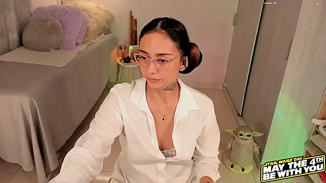 Snapshot of Aleja24Evans chatting on May 2026 02:08:01 AM Aleja24Evans online show from May 2026 02:08:01 AM