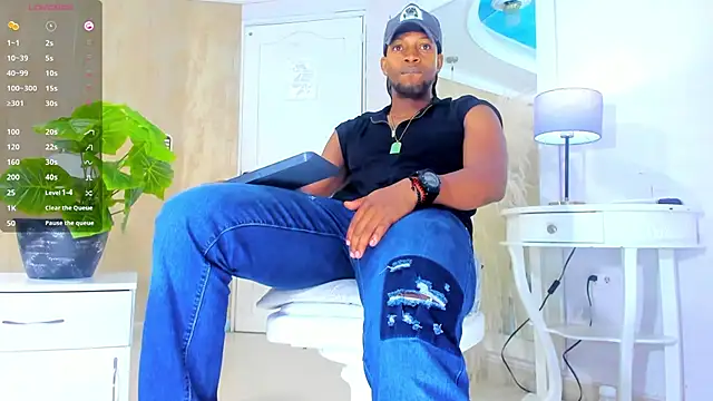 Snapshot of RicoBrown777_ chatting on June 2026 04:05:01 AM RicoBrown777 online show from June 2026 04:05:01 AM