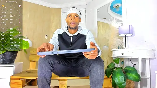 Snapshot of RicoBrown777_ chatting on June 2026 03:53:02 AM RicoBrown777 online show from June 2026 03:53:02 AM