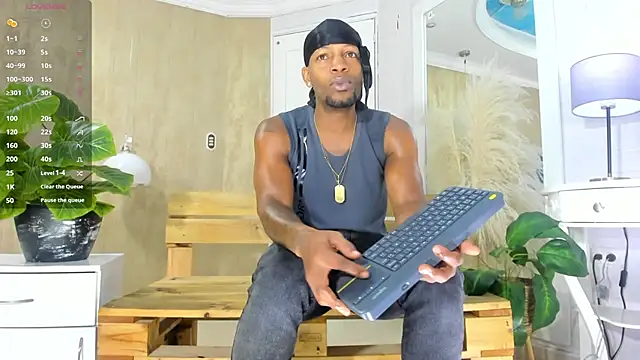 Snapshot of RicoBrown777_ chatting on June 2026 04:12:01 AM RicoBrown777 online show from June 2026 04:12:01 AM