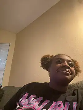 Snapshot of LillShayy chatting on April 2026 12:35:02 AM LillShayy online show from April 2026 12:35:02 AM
