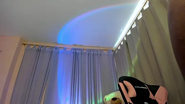  maiahairy  online show from February 2026 07:01:01 PM