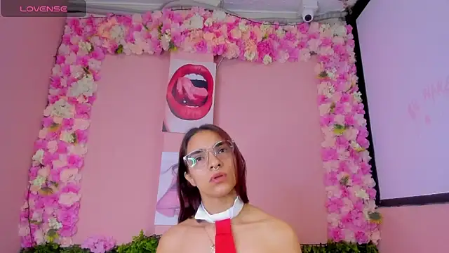 Scarlet Red  online show from March 2025 12:33:02 PM