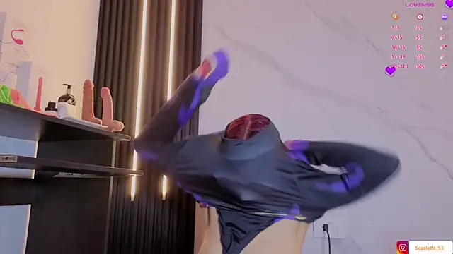 Scarlet Red  online show from November 2025 12:04:01 PM