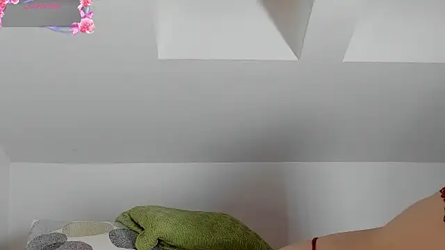 laurasommer online show from February 2025 05:08:01 PM