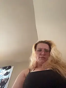 Snapshot of Lalalynn chatting on May 2026 08:15:02 PM Lalalynn online show from May 2026 08:15:02 PM