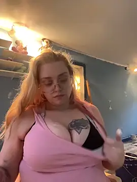 Snapshot of Lalalynn chatting on May 2026 01:03:02 AM Lalalynn online show from May 2026 01:03:02 AM