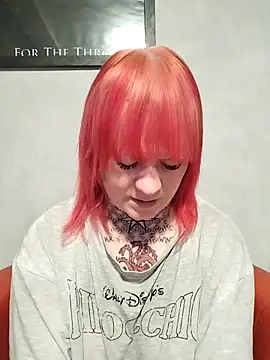 poussichienne online show from May 2026 03:39:02 PM