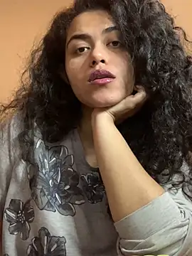 Curvydesifromgermany online show from December 2024 03:42:02 PM