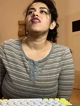 Curvydesifromgermany online show from December 2024 03:15:01 PM