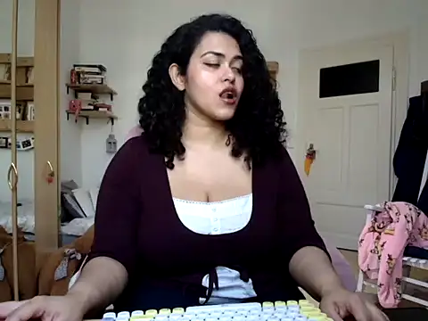 Snapshot of Curvydesifromgermany chatting on February 2026 11:43:02 AM Curvydesifromgermany online show from February 2026 11:43:02 AM