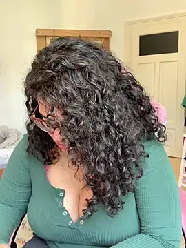 Snapshot of Curvydesifromgermany chatting on April 2026 10:35:02 AM Curvydesifromgermany online show from April 2026 10:35:02 AM