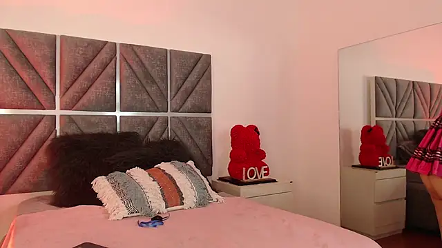 Laura Dicardy online show from October 2025 07:41:01 PM