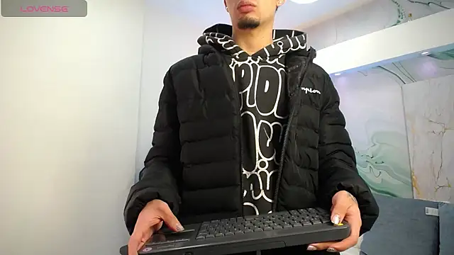 Steev Novoa online show from April 2026 02:44:01 AM