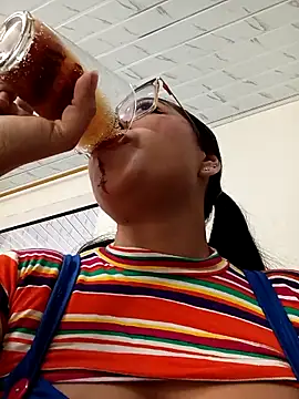 -VICKKY online show from October 2025 02:18:02 PM