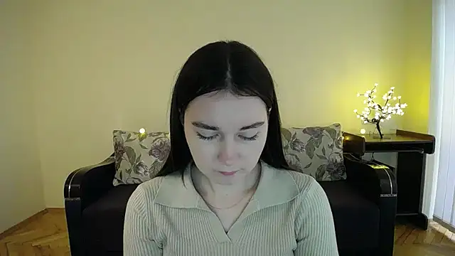 Pretty shy online show from February 2025 12:50:01 PM