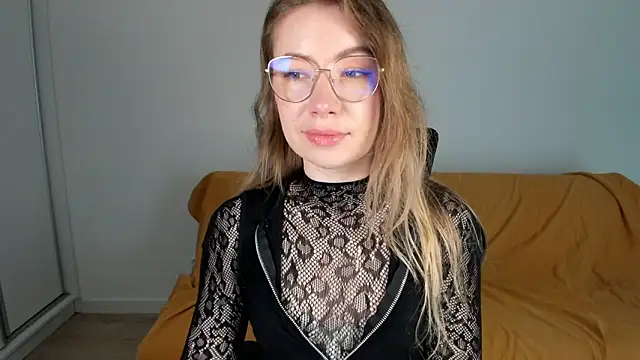 Snapshot of Mia_Tasty chatting on June 2026 06:44:01 AM Mia Tasty online show from June 2026 06:44:01 AM