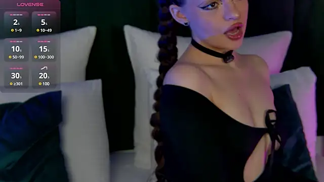 Snapshot of AnaWest chatting on March 2025 06:43:01 AM AnaWest online show from March 2025 06:43:01 AM