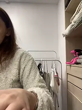 Snapshot of AnaWest chatting on September 2025 06:15:02 AM AnaWest online show from September 2025 06:15:02 AM