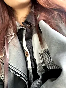 Snapshot of AnaWest chatting on September 2025 05:44:01 AM AnaWest online show from September 2025 05:44:01 AM