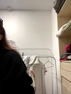 Snapshot of AnaWest chatting on October 2025 06:21:02 AM AnaWest online show from October 2025 06:21:02 AM