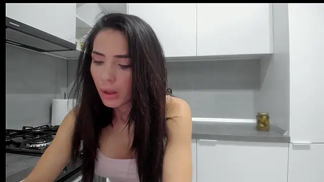 Emmapmg online show from November 2025 10:26:01 PM