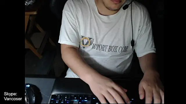 thealfawolf01 online show from February 2025 05:40:01 AM