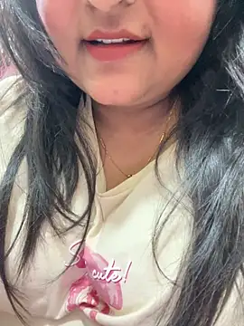 Snapshot of smile_pretty chatting on February 2026 06:04:02 PM smile pretty online show from February 2026 06:04:02 PM