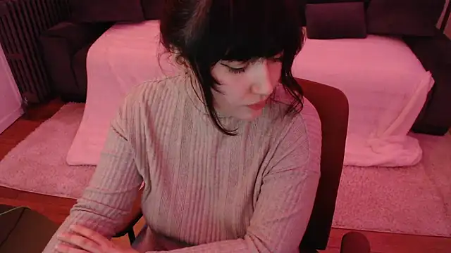 Lynylou online show from December 2024 06:50:01 PM