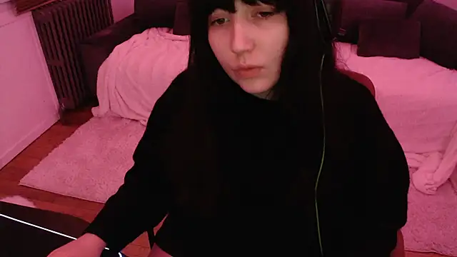 Lynylou online show from December 2024 03:18:02 AM