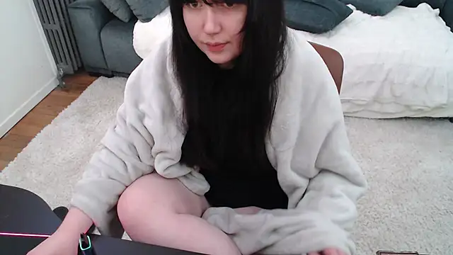 Lynylou online show from February 2025 02:03:02 PM