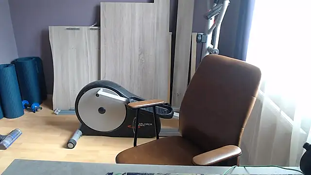 Lynylou online show from September 2025 07:30:01 AM