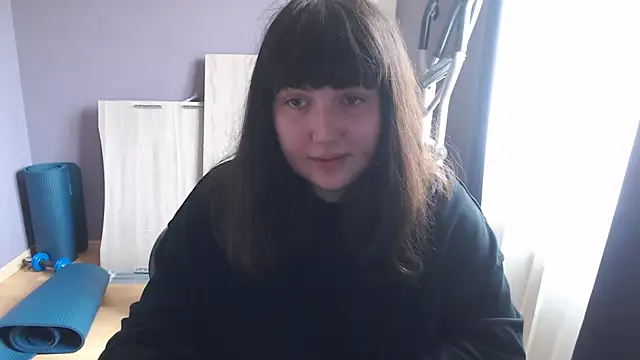 Lynylou online show from September 2025 12:49:02 PM