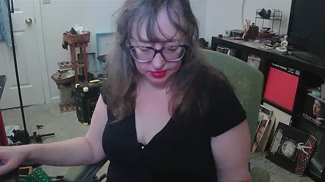 Snapshot of LilyLuscious chatting on October 2025 05:35:02 PM LilyLuscious online show from October 2025 05:35:02 PM