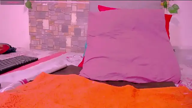 CrazyRousex online show from April 2026 01:49:01 PM